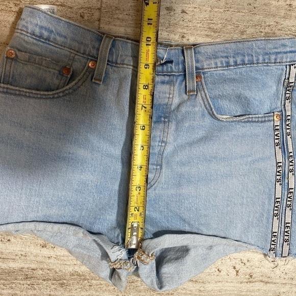 Levi’s 501 high rise button fly shorts. Size 28 - Picture 15 of 16